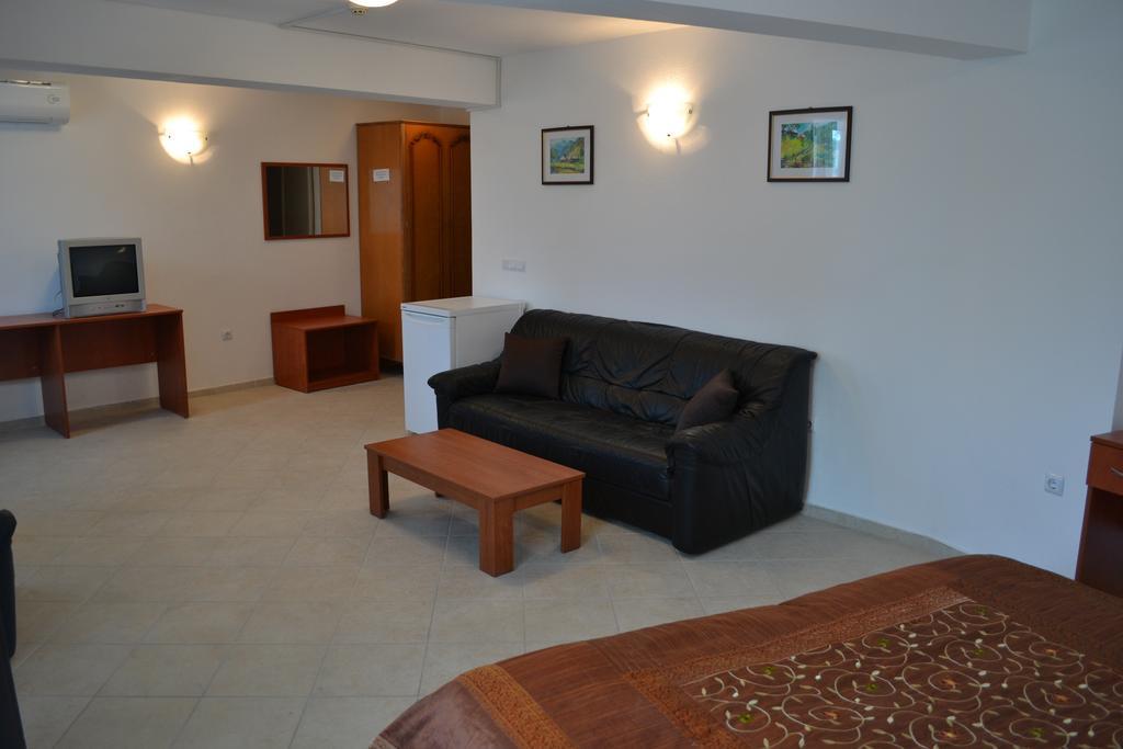 Family Hotel Magnolia Балчик Экстерьер фото