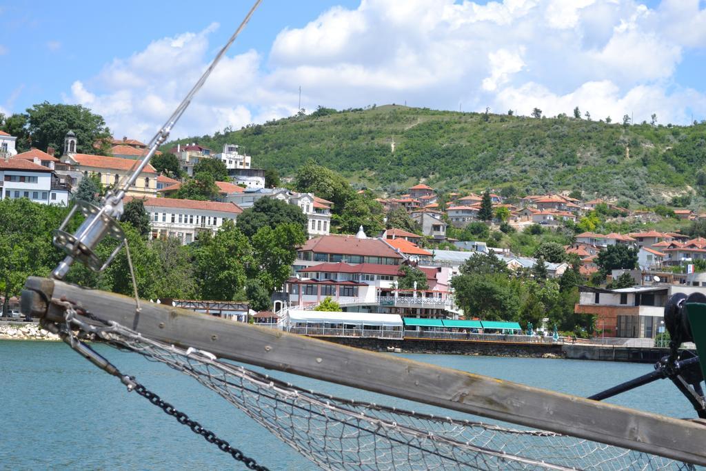 Family Hotel Magnolia Балчик Экстерьер фото